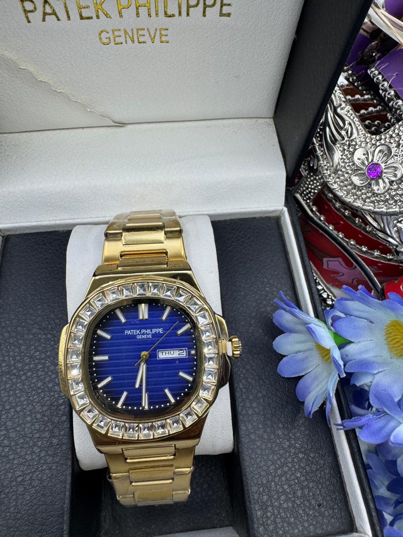 Patek Philippe Nautilus – Rose Gold Baguette Diamond Bezel Blue Dial